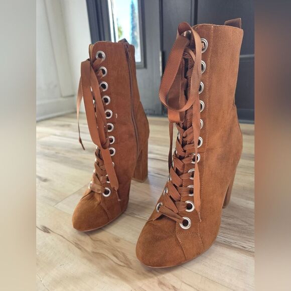 Express Tan Brown Vegan Suede Lace Up Rivet Tie Chunky Heel Ankle Bootie 7.5 - Picture 10 of 14